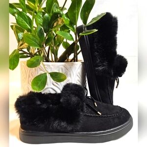 Black Faux Fur Trim Slip-On Sneakers – Women’s 10.5/11 – Cozy Winter Shoes